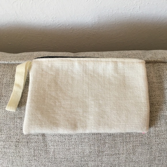 Pouch/Wristlet - Picture 2 of 3